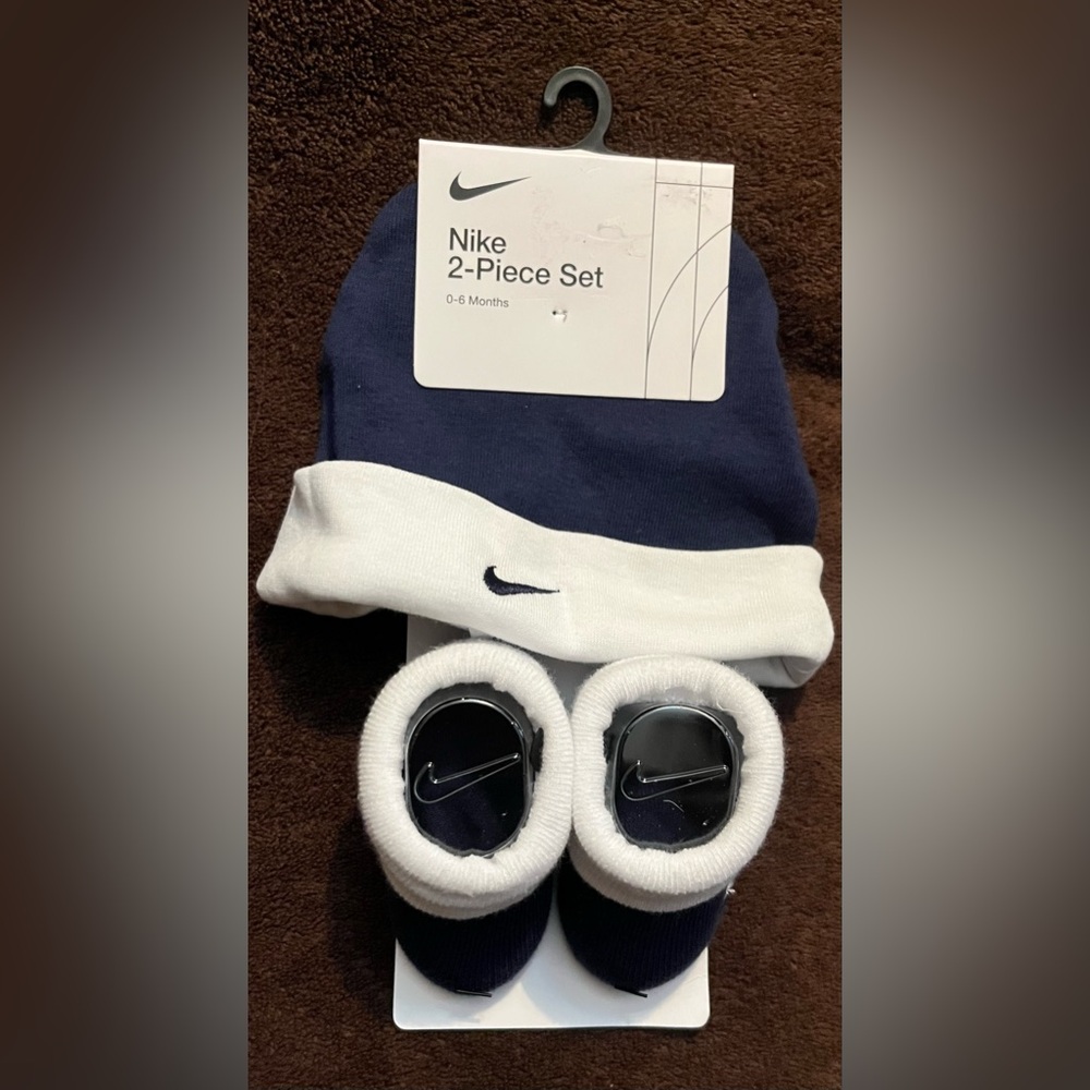 Nike Baby Hat and Booties Set 0-6 Months Navy & White NWT